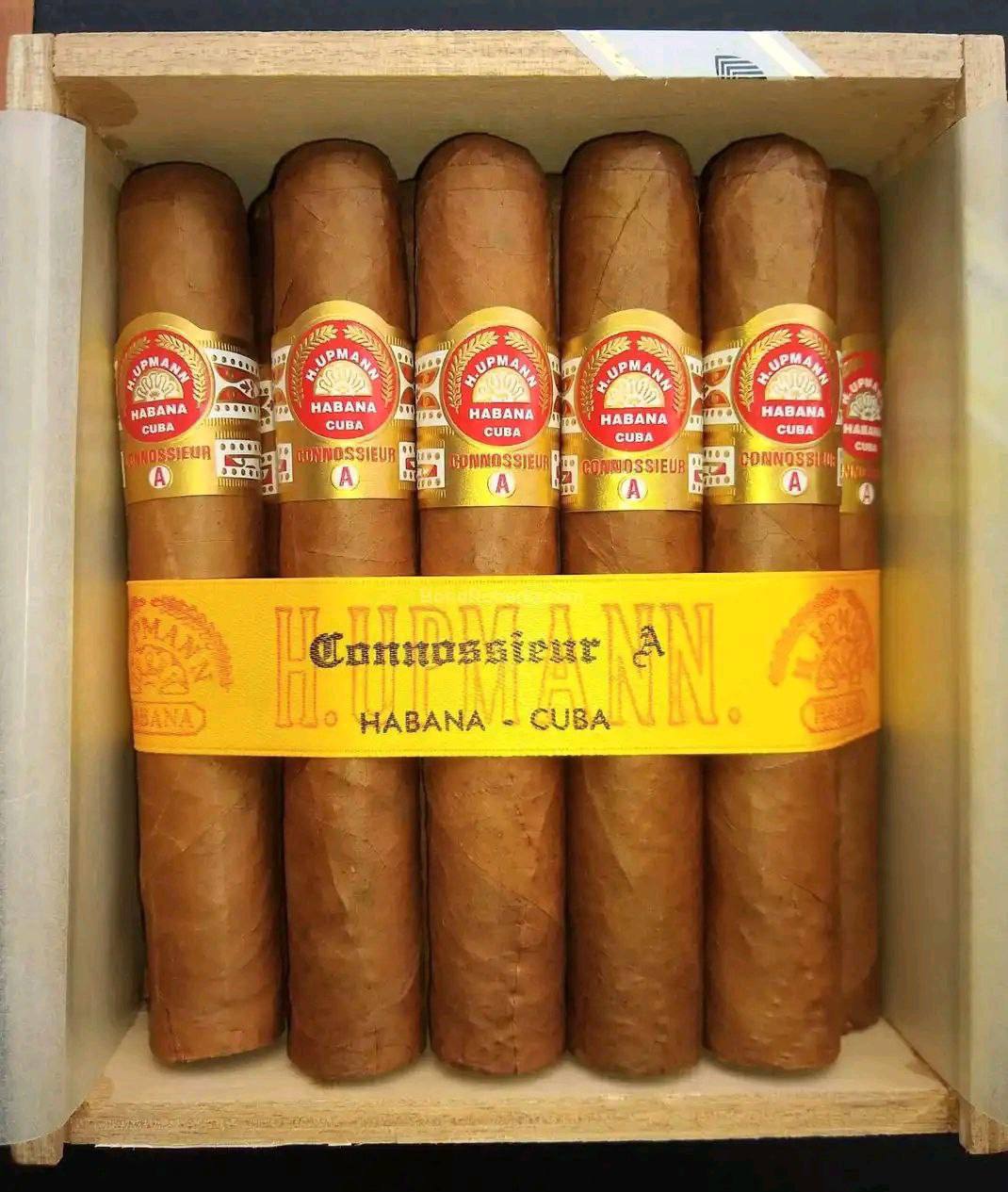 H.upmann Connossieur A box of 25 cigars